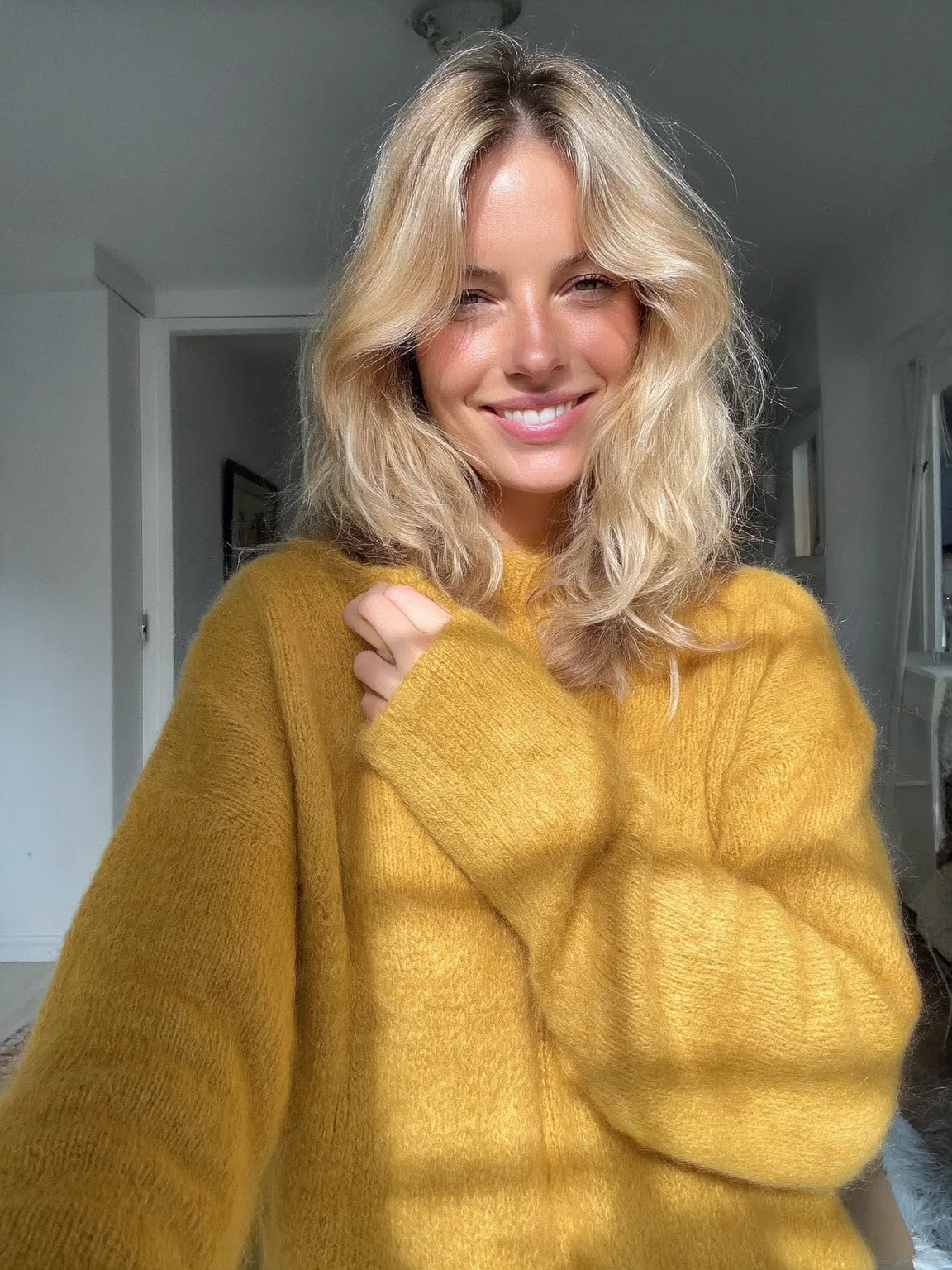 sandy blonde layered cut